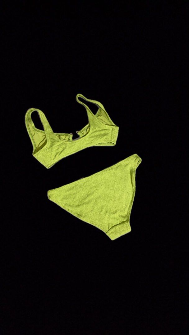 H&M Textured Bikini Set - Lime Green (Category: Bikinis & Swimsuits) located in Cavite. Submitted by zyrahramos (Listing ID 1464063786, Image 2). Description: 💋Cute lime green bikini set from H&M 💋Textured material for a stylish look 💋Lace-up detail on the bikini top for adjustable fit 💋High-waisted bottoms for comfort and style 💋Ideal for beach days or pool parties 💋Worn once .