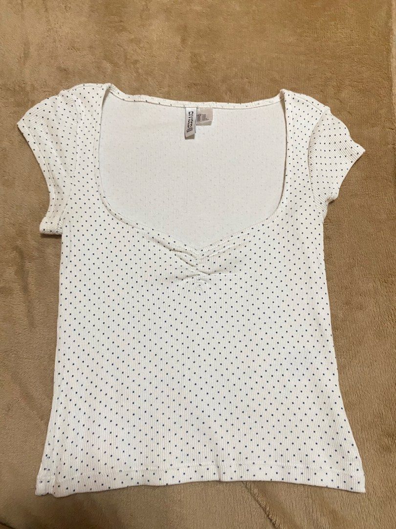 H&M White/Blue Polka Dot Ribbed Top (Category: Shirts) located in Santa Rosa. Submitted by k3nnyclths (Listing ID 1464056642, Image 3). Description: xxs on tag but super stretchy, can fit xxs-m ( for reference: 32bust 26 waist ) no flaws, would keep if not sold hehe - no additional ww/pictures.