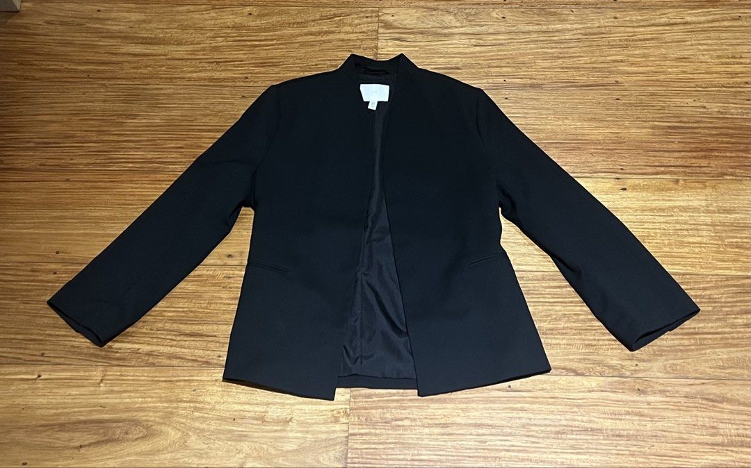 H&M XS Black Formal Blazer (Category: Coats, Jackets and Outerwear) located in Pasig City. Submitted by tiny_studios (Listing ID 1464019844, Image 3). Description: - XS black formal blazer - asian robe-style - with removable belt.