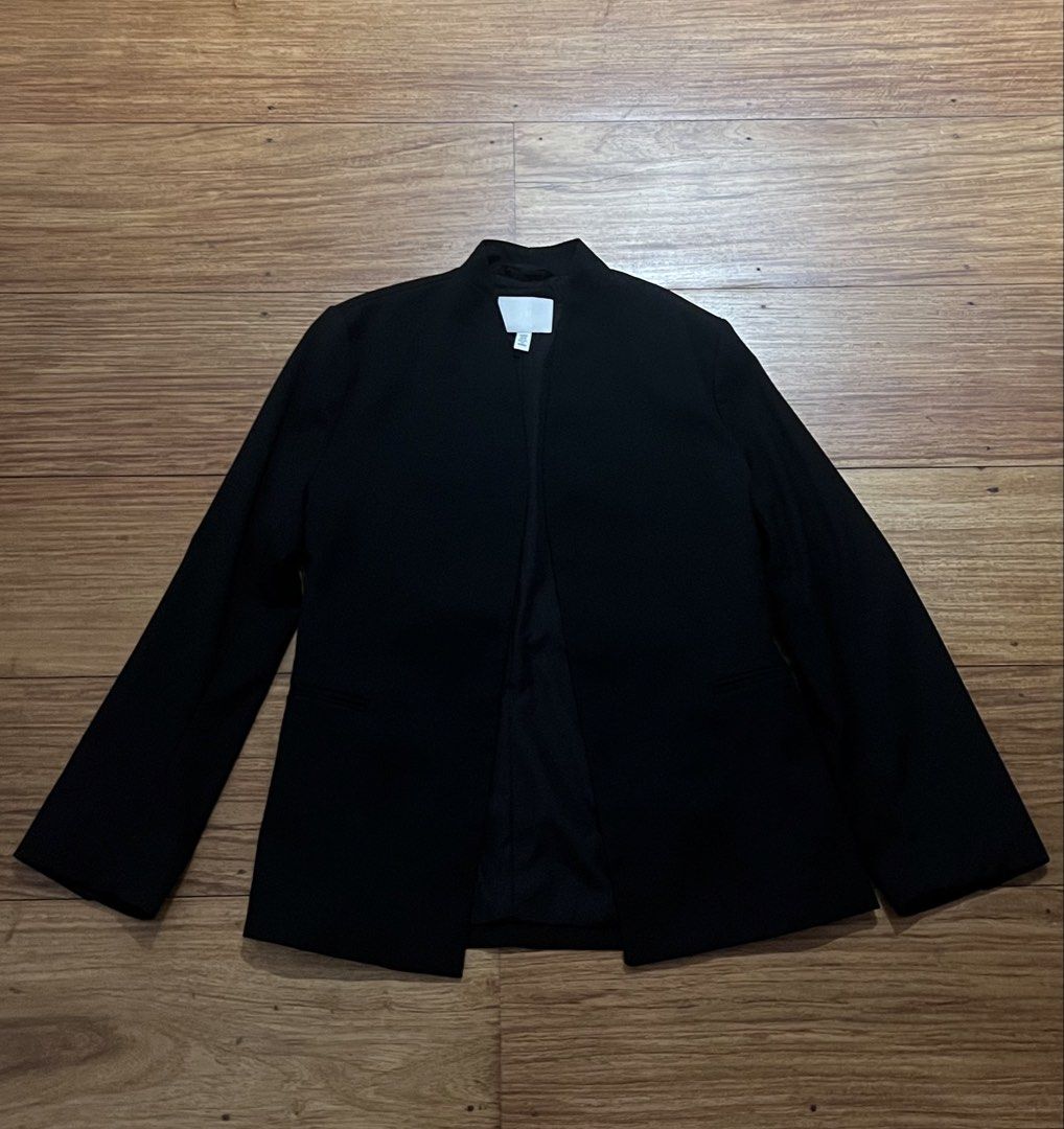 H&M XS Black Formal Blazer (Category: Coats, Jackets and Outerwear) located in Pasig City. Submitted by tiny_studios (Listing ID 1464019844, Image 2). Description: - XS black formal blazer - asian robe-style - with removable belt.