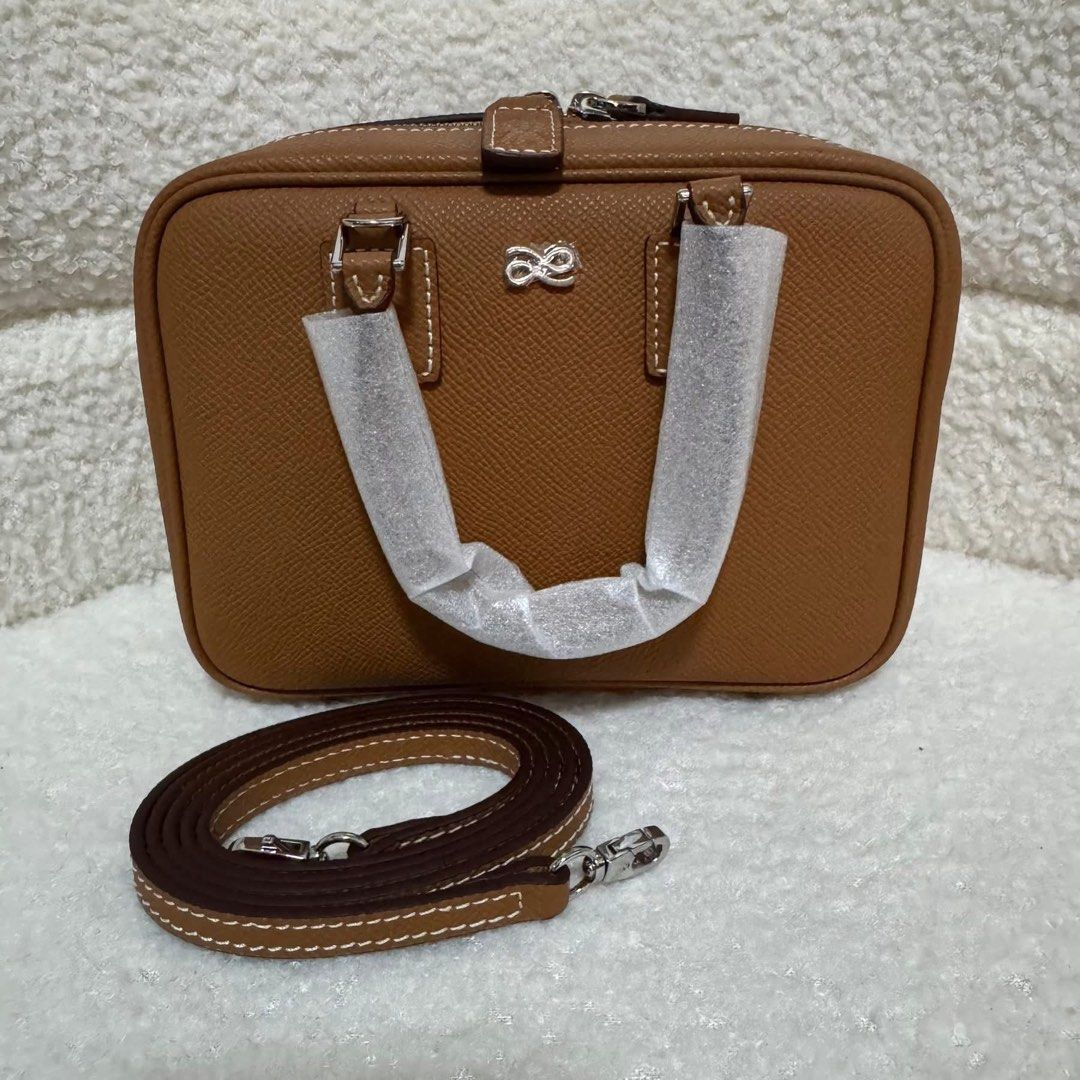 HOLB Mini Lulu Genuine Leather (Category: Cross-body Bags) located in Santa Cruz. Submitted by vendrenee (Listing ID 1463950487, Image 1). Description: .
