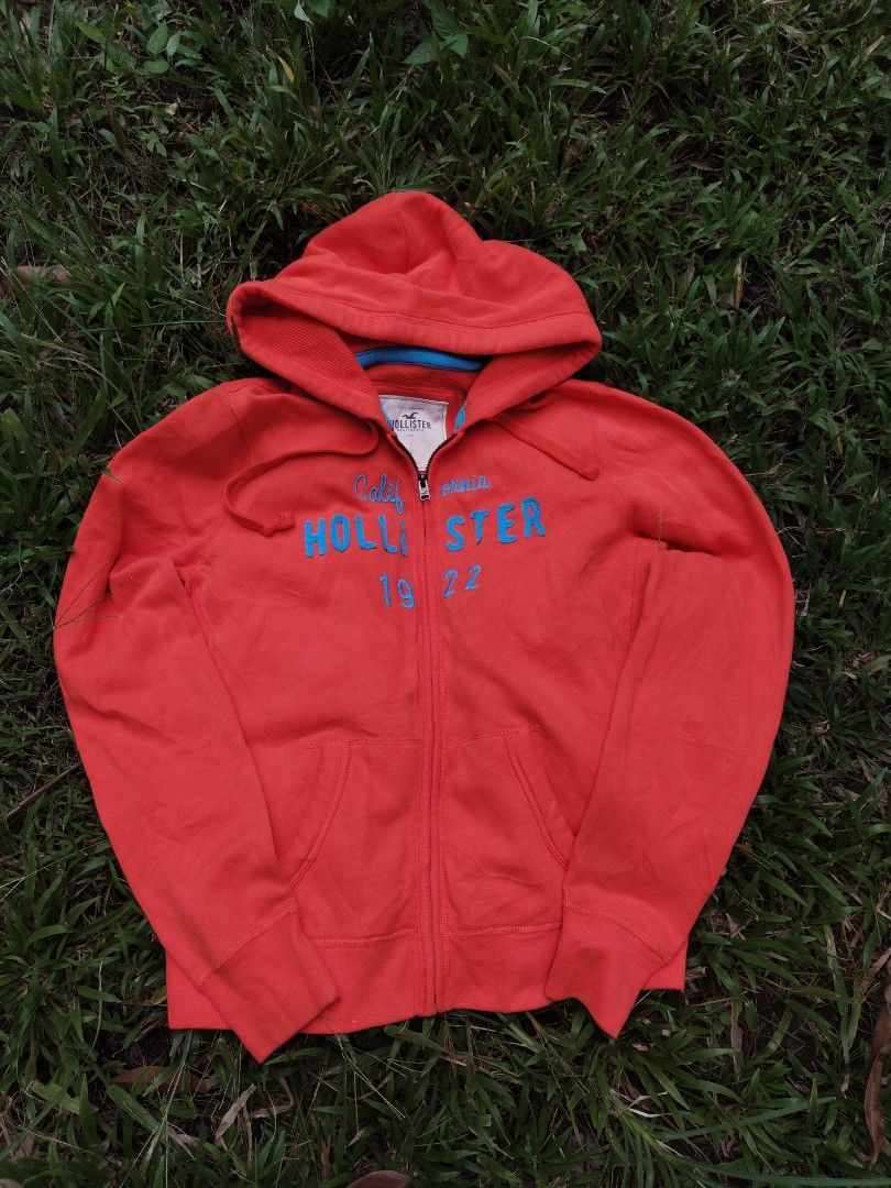 Hollister California (Category: Coats, Jackets and Outerwear) located in Davao. Submitted by honest_thrift (Listing ID 1464033511, Image 2). Description: napaka solid neto large on tag pero small to medium sa actual dimes 19x24.