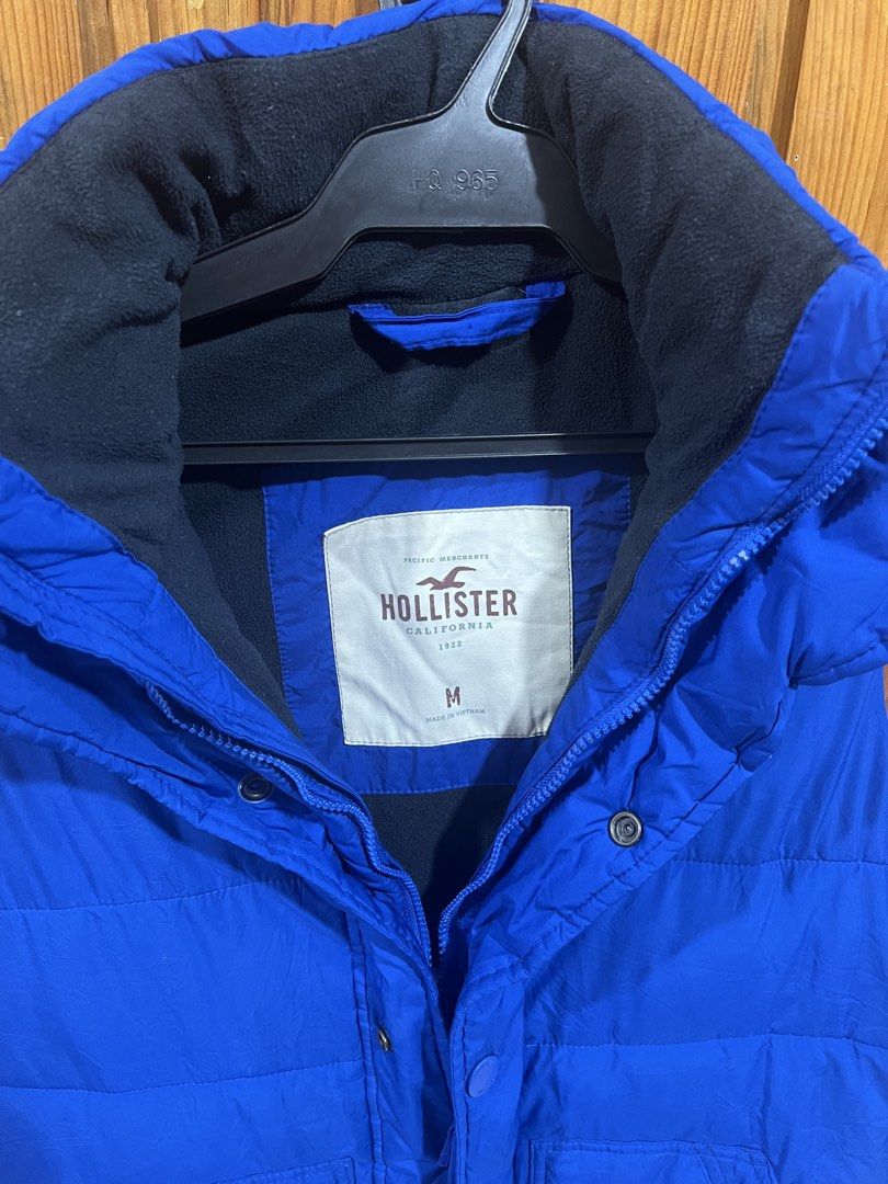 HOLLISTER PUFF VEST (Category: Vests) located in Baguio. Submitted by subcode_2600 (Listing ID 1464046041, Image 3). Description: Other details included in the pictures Do not hesitate to message us for questions. Thank you! .
