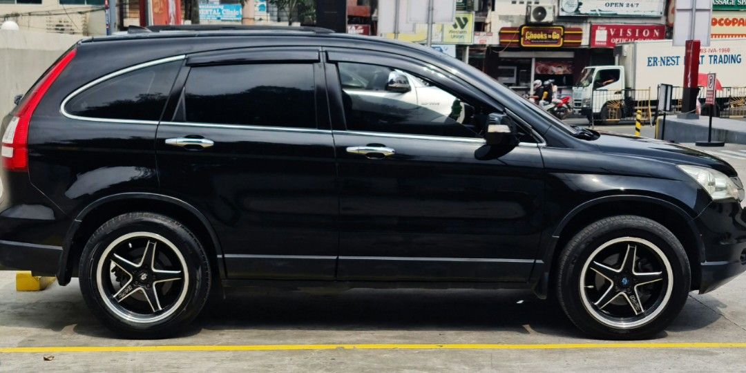 Honda CR-V 2.4 i-VTEC SR (A) (Category: Used Cars) located in Manila. Submitted by oddcrystal_43cdc4 (Listing ID 1463991353, Image 2). Description: 2010 crv 2.4 all wheel drive Ready for longdrive Casa records / booklet Ice cold ac Full 3m tint 18 mags thick tires (hankook) Factory leather seats walang punit Antipolo rizal.location CALLTXT 09953818192.