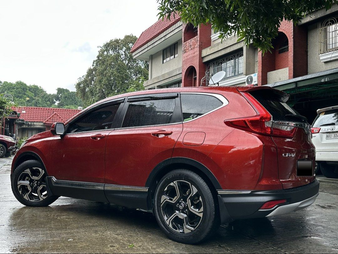 Honda CR-V Diesel Auto (Category: Used Cars) located in Quezon City. Submitted by tvngtng (Listing ID 1463939544, Image 2). Description: For sale 2018 CR-V S Pushstart keyless entry Automatic Transmission Diesel Engine 60tkm 2 keys, owners manual, warranty booklet Apple carplay/ Android auto Registered till 2027.