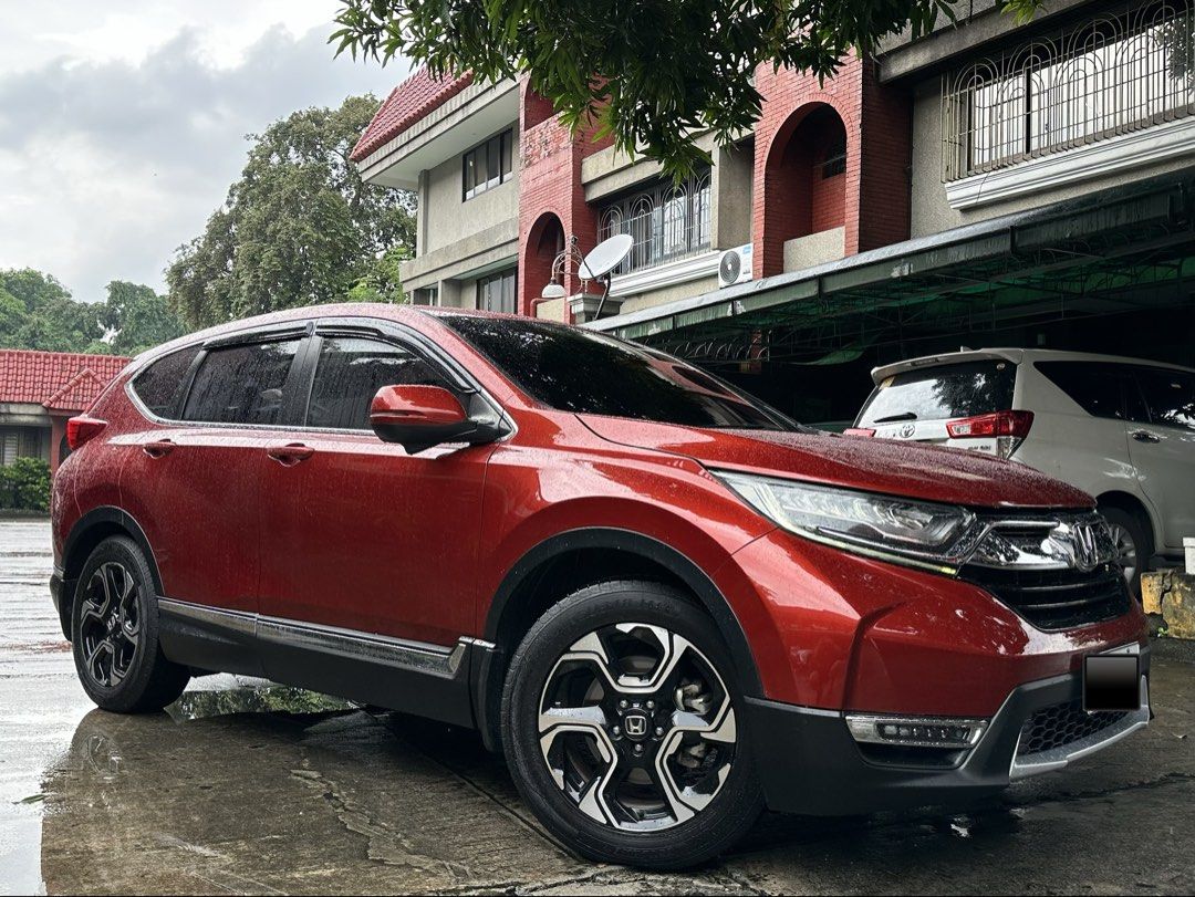 Honda CR-V Diesel Auto (Category: Used Cars) located in Quezon City. Submitted by tvngtng (Listing ID 1463939544, Image 1). Description: For sale 2018 CR-V S Pushstart keyless entry Automatic Transmission Diesel Engine 60tkm 2 keys, owners manual, warranty booklet Apple carplay/ Android auto Registered till 2027.