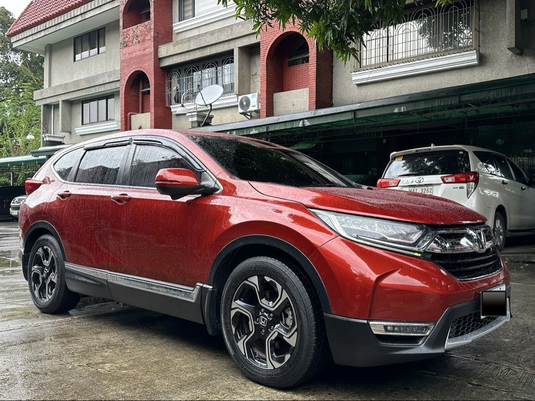 Honda CR-V Diesel Auto (Category: Used Cars) located in Quezon City. Submitted by tvngtng (Listing ID 1463939544, Image 3). Description: For sale 2018 CR-V S Pushstart keyless entry Automatic Transmission Diesel Engine 60tkm 2 keys, owners manual, warranty booklet Apple carplay/ Android auto Registered till 2027.