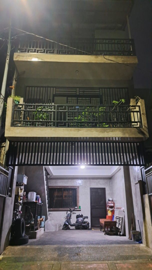 HOUSE FOR SALE!! (Category: House & Lot) located in Quezon City. Submitted by jlmsblbr (Listing ID 1463968228, Image 2). Description: HOUSE & LOT FOR SALE Yen Street, United North Fairview Subd., Phase 8, North Fairview, Quezon City - Lot area 100 sq. mtr. - Floor area 165 sq mtr. - 1 Master Bedroom with Bathroom - 3 Bedrooms and 3 Bathrooms - All bathrooms have bidets and shower - With a garage for 2 cars - Additional construction in garage area