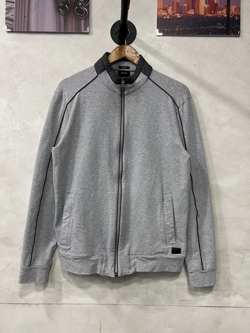 Hugo Boss Regular fit Zip jacket (Category: Coats, Jackets and Outerwear) located in Manila. Submitted by -handpick- (Listing ID 1463940813, Image 1). Description: This is a gray BOSS regular-fit stretch full-zip jacket featuring a contrasting dark fabric collar and piped shoulder details. Size : Large Dimensions : Length : 27 inches Width : 20 inches Shoulder : 18.5 inches Sleeve : 24.5 inches Issue : dot Stains Sign of wear in good condition .