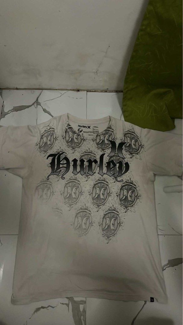 Hurley Graphic T-Shirt (Category: Tshirts & Polo Shirts ) located in Manila. Submitted by 66xth (Listing ID 1464092201, Image 1). Description: White Hurley T-shirt, Size Medium to large 21.5x27.