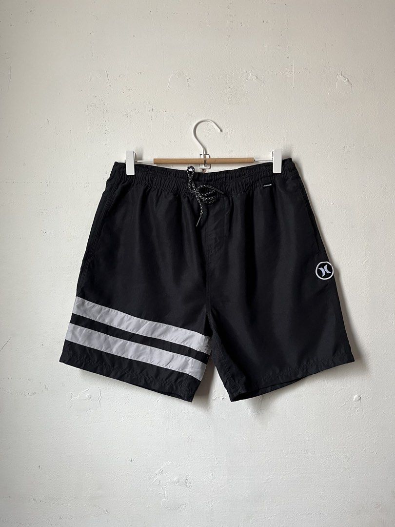 Hurley Shorts (Category: Shorts) located in Cagayan de Oro. Submitted by vigo999 (Listing ID 1463954429, Image 3). Description: Hurley Shorts Size M Condition: AS NEW Color rate: 10/10 No issues Dimes: 30x17 Leg opening: 11 .