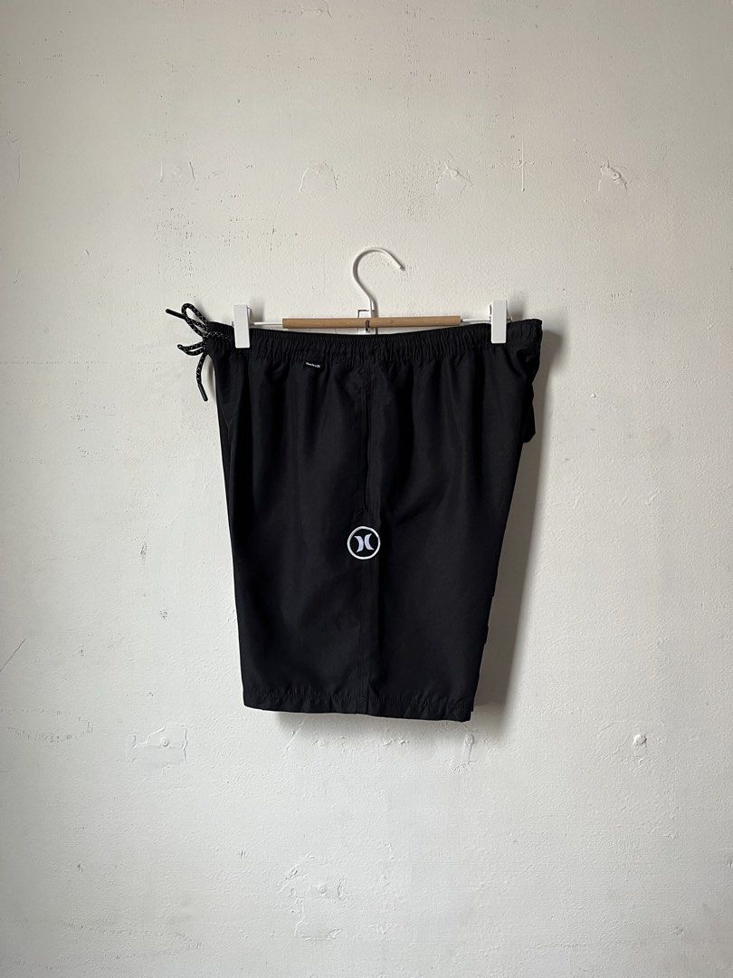 Hurley Shorts (Category: Shorts) located in Cagayan de Oro. Submitted by vigo999 (Listing ID 1463954429, Image 1). Description: Hurley Shorts Size M Condition: AS NEW Color rate: 10/10 No issues Dimes: 30x17 Leg opening: 11 .