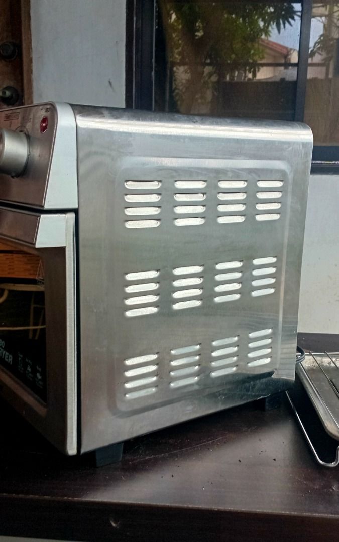 IMARFLEX Air Fryer (Category: Ovens & Toasters) located in General Trias. Submitted by aeunice (Listing ID 1464111180, Image 3). Description: Brand: Imarflex Size: XL In Good Running Condition. Stainless steel. Includes wire rack and baking tray. Perfect for baking, roasting and air frying. Easy top controls. Meet up / Shipping via Lalamove..