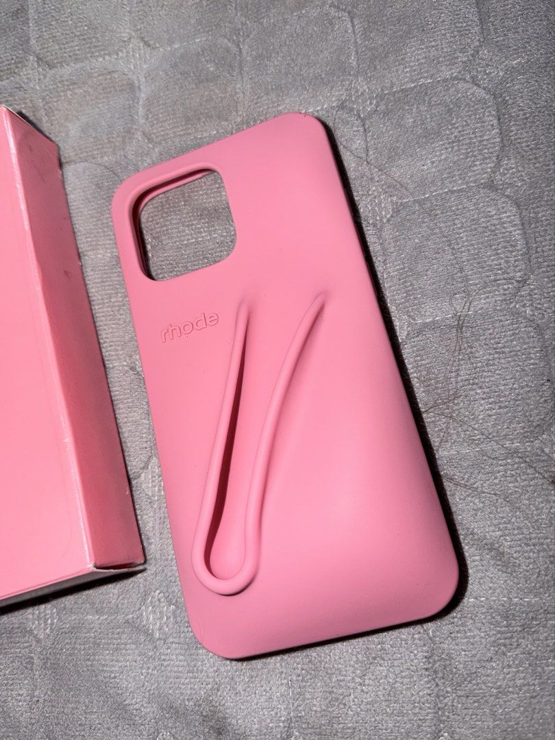 Ip 16 Pro Max Rhode Lip Case Limited Edition “Sweet Pea” (Category: Cases & Sleeves) located in Manila. Submitted by waldorfsupremacy (Listing ID 1464107901, Image 2). Description: LIP PEPTIDE NOT INCLUDED Rhode Limited Edition Compatible with: iPhone 16 Pro Max (originally bought it for $44.90 including international shipping) RFS: Upgraded to 17 Pro Max - 100% Authentic, bought directly from the official Rhode website - CAN PASS AS BRANDNEW, su