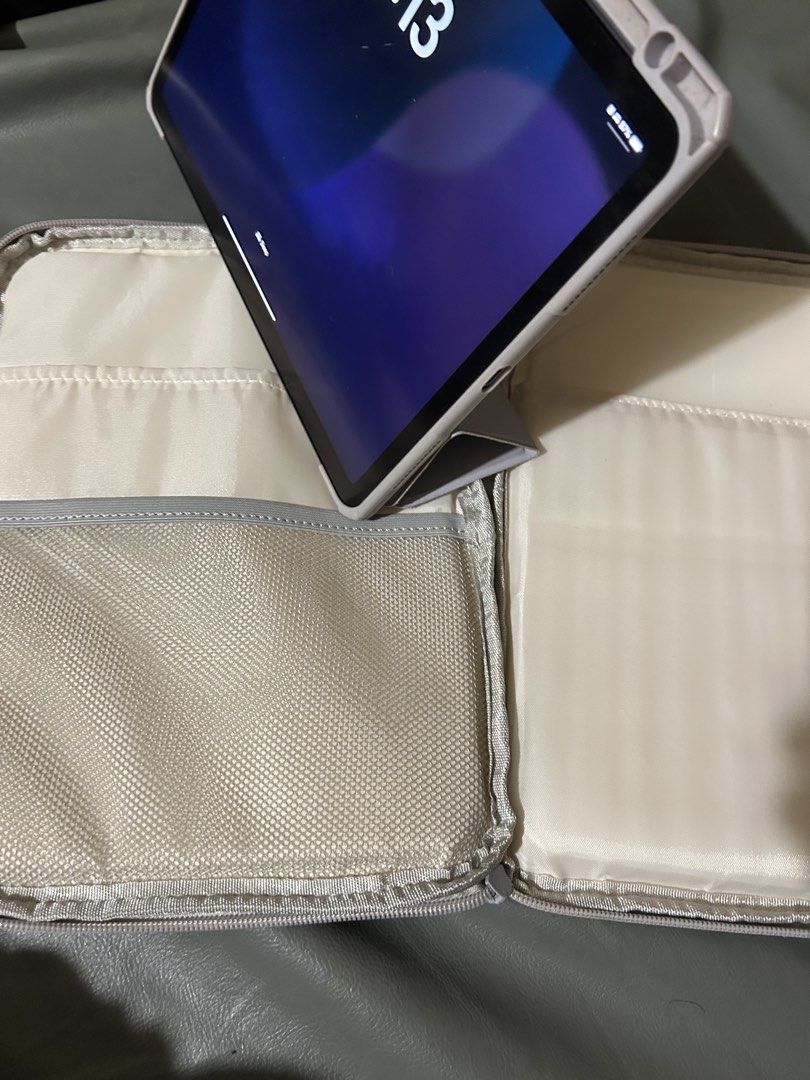 iPad Air (Category: iPad) located in Bacoor. Submitted by julietimaginary (Listing ID 1464051547, Image 2). Description: Pls check photos carefully🙏 Open to discussion re: Meet-up/Delivery.