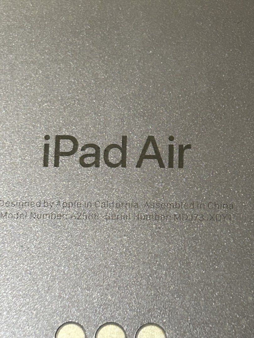 iPad Air (Category: iPad) located in Bacoor. Submitted by julietimaginary (Listing ID 1464051547, Image 1). Description: Pls check photos carefully🙏 Open to discussion re: Meet-up/Delivery.