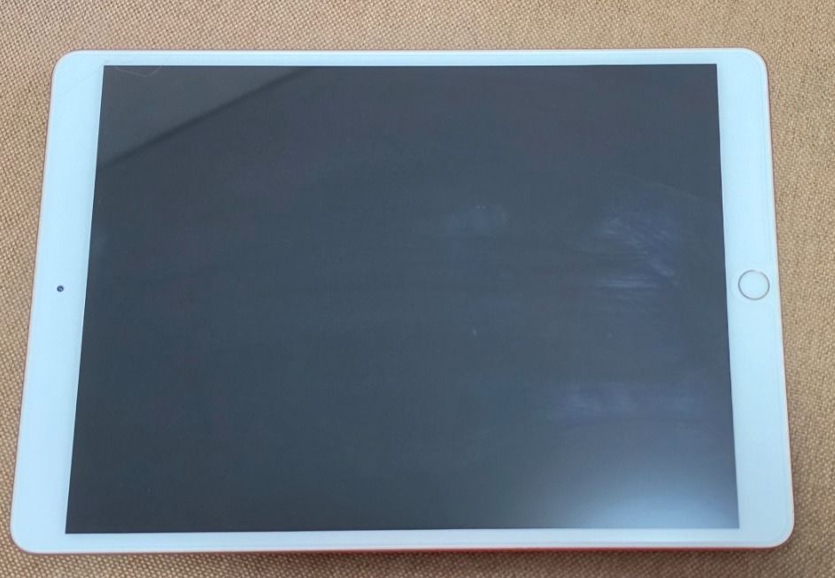 Ipad Air Gen 3 64GB Very Good Condition (Category: iPad) located in Manila. Submitted by gamot_ind (Listing ID 1463949220, Image 3). Description: Used but well taken cared of.