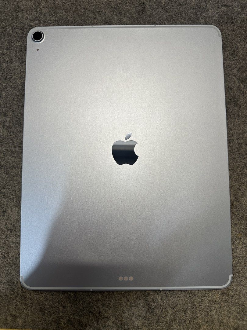 Ipad Air M4 13 inch (Wifi + Cellular) (Category: iPad) located in Paranaque City. Submitted by kylegayta (Listing ID 1464051041, Image 2). Description: Selling my personal Ipad Air -Bought last july (Globe Store) -Almost bnew (barely using it) -RFS not using it -Battery health 100% -Cycle count 41 -Openline -With complete inclusion.