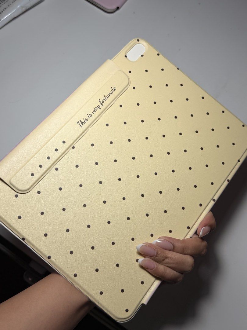 Ipad M4 11th gen case 11” (Category: iPad) located in Manila. Submitted by pinkkitkat (Listing ID 1464120251, Image 2). Description: Fixed price😊 Magnetic with pen holder. Rfs: bought a moft case.