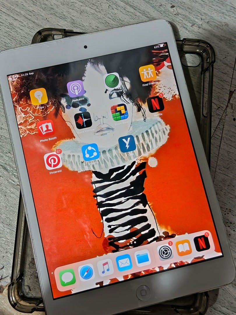 Ipad mini 2 silver (Category: iPad) located in Makati City. Submitted by elirei (Listing ID 1464049861, Image 2). Description: - Silver iPad Mini 2 - 16GB storage capacity - Compact and portable design - Good overall condition with minor signs of wear - Protective case included inclusion: ipad, case and charger. both cam working all buttons working mic working used only for vintage cam, apple music, and netflix (version it can handle) it has ghos
