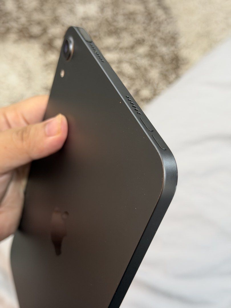 Ipad Mini 6th Generation Wifi Only (Category: iPad) located in Ampang. Submitted by mueni (Listing ID 1464096705, Image 3). Description: iPad Mini 6th Generation 64GB Bought in 2024 with my own blood, sweat & tears money 😭 Honestly, selling this might be one of the saddest things ever because I really love this iPad 🥹 Still in good condition and well taken care of. There are some minor scratches around the edges of the iPad from normal use, but