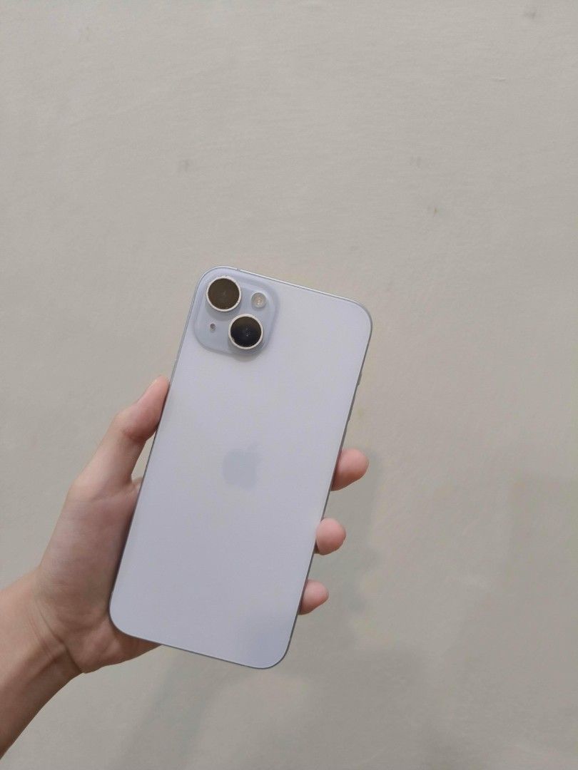 Iphone15 plus (Category: iPhone 15 Series) located in Johor Bahru. Submitted by swiftbear_aae513 (Listing ID 1463960013, Image 1). Description: battery 82 128gb jb meet wa 0142502886.