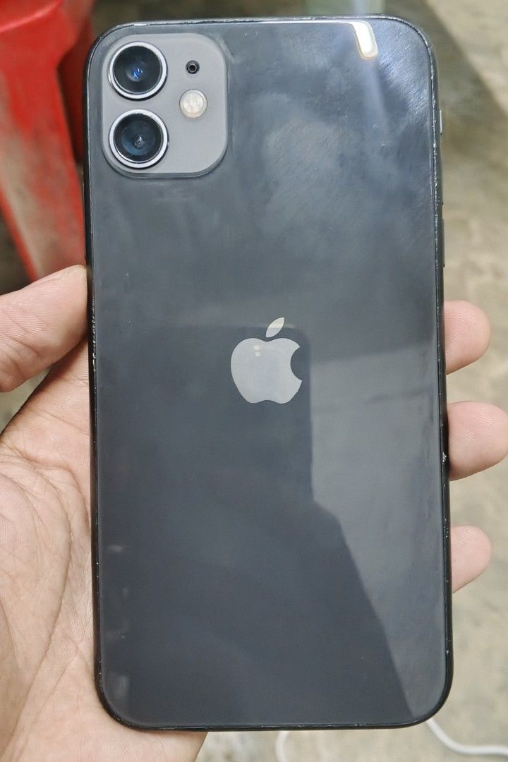 Iphone 11 (Category: iPhone 11 Series) located in Manila. Submitted by chris122805 (Listing ID 1464082375, Image 2). Description: Negotiable for fast & sure buyer iPhone 11 64gb Available swap Iphone to Iphone Details: • 4GB RAM/64GB Storage • Wifi used only • Working truetone & face id • With 0.5 camera • iOS 26.6.1 • no to reset & update • With charger Issue: • Unknown display & battery PM na lang sa mga interested. Pwede ring i-check at i-test