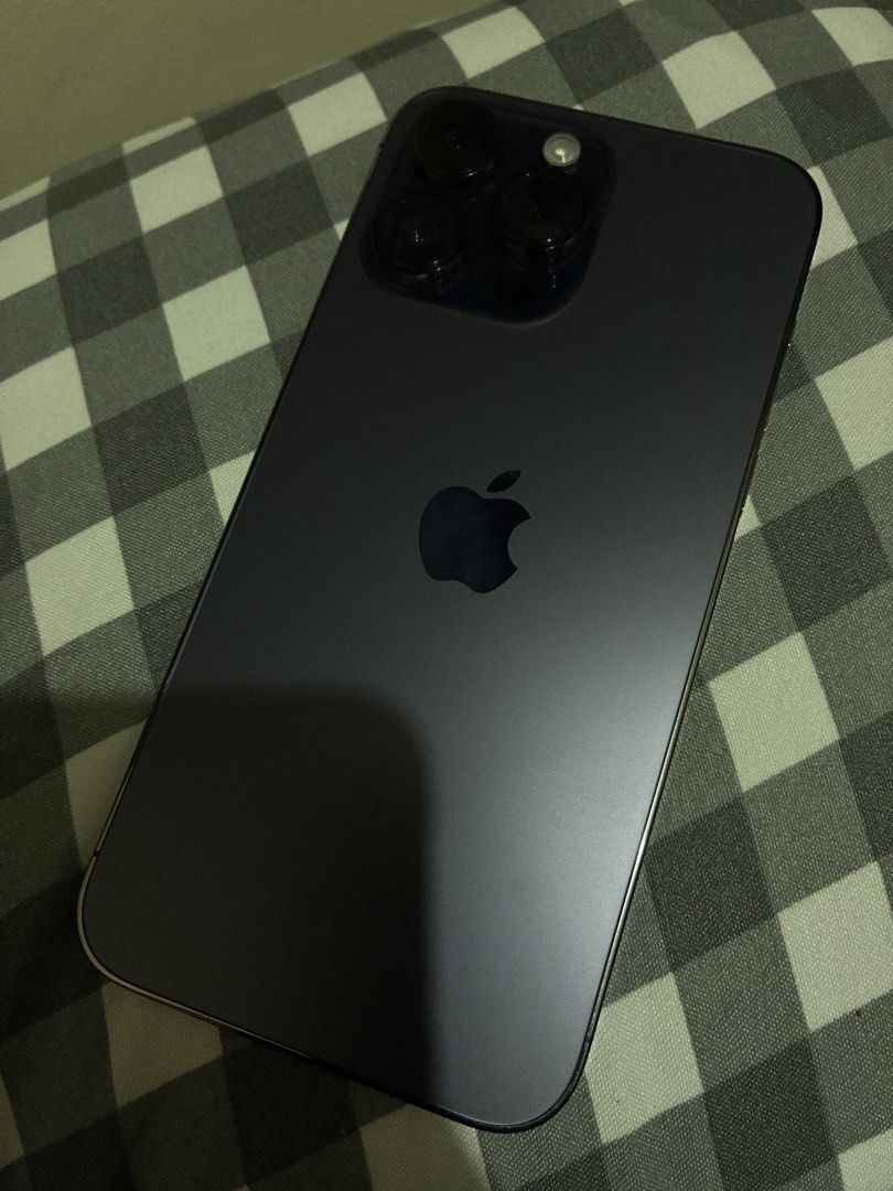 iPhone 14 Promax (Category: iPhone 14 Series) located in Lipa City. Submitted by jayzelfrncnlla13 (Listing ID 1464016489, Image 1). Description: Unit from Powermac SM Lipa No issue, dents and scratch No BOX 76 BH.