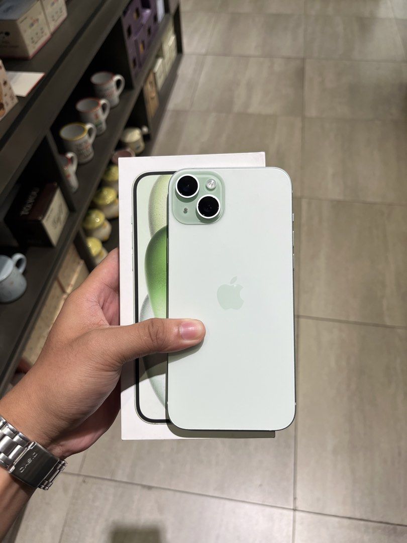 iPhone 15 Plus 128GB (Category: iPhone 15 Series) located in Manila. Submitted by c4rl06 (Listing ID 1464035976, Image 1). Description: For sale or swap sa lower iPhone iPhone 15 Plus 128GB Battery Health: 83% (Original Battery) Cycle Count: 700+ Open Line / No SIM Restrictions Zp/A Variant (Locally Purchased) Face ID & Truetone working Unli check & test sa meet up. No issue all working No history of repair With case and original box (Same IMEI) 
