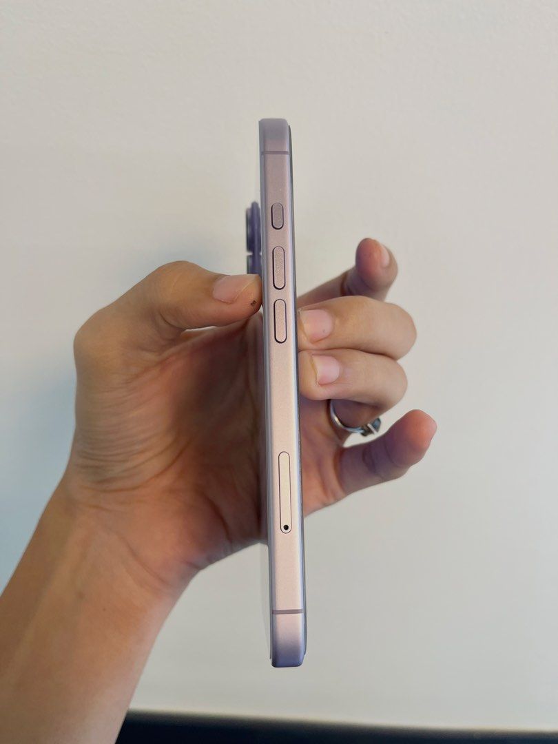 Iphone 17 Base (Category: iPhone 17 Series) located in Taguig. Submitted by yosh_tan (Listing ID 1463953593, Image 2). Description: Iphone 17 Base Lavender 256GB 📌Iphone 17 Base 256 GB 📌91% Battery Health 414 Cycle count 📌No Scratches at all both screen and back tempered glass 📌Free Cases 📌Original USB C and Box Included 📌Warranty Until October 16, 2026. 43K php RFS: Naka pre order napo ng iphone 18 pro PM.