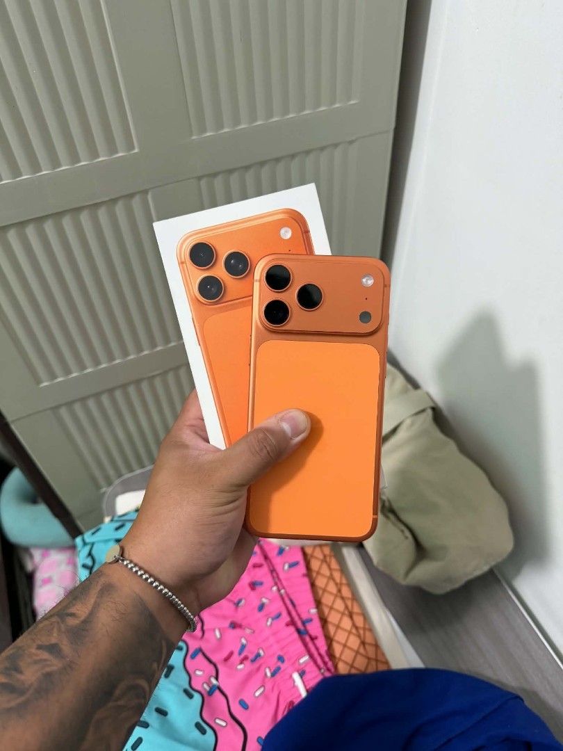 IPHONE 17 PRO MAX 512GB FACTORY UNLOCK (Category: iPhone 17 Series) located in Marikina City. Submitted by enggkkkk (Listing ID 1463968320, Image 2). Description: For Sale / Swap iPhone 17 Pro Max 512GB Cosmic orange Factory unlock 99% battery health 260+ cycle count Under warranty til December 2026 No issue unli check sa meetup Complete package: Unit Box Cable Case Minimal paint chips hindi nakaka apekto sa performance Open for swap Meetup Marik