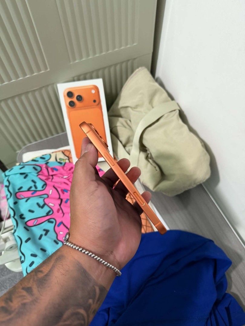 IPHONE 17 PRO MAX 512GB FACTORY UNLOCK (Category: iPhone 17 Series) located in Marikina City. Submitted by enggkkkk (Listing ID 1463968320, Image 3). Description: For Sale / Swap iPhone 17 Pro Max 512GB Cosmic orange Factory unlock 99% battery health 260+ cycle count Under warranty til December 2026 No issue unli check sa meetup Complete package: Unit Box Cable Case Minimal paint chips hindi nakaka apekto sa performance Open for swap Meetup Marik