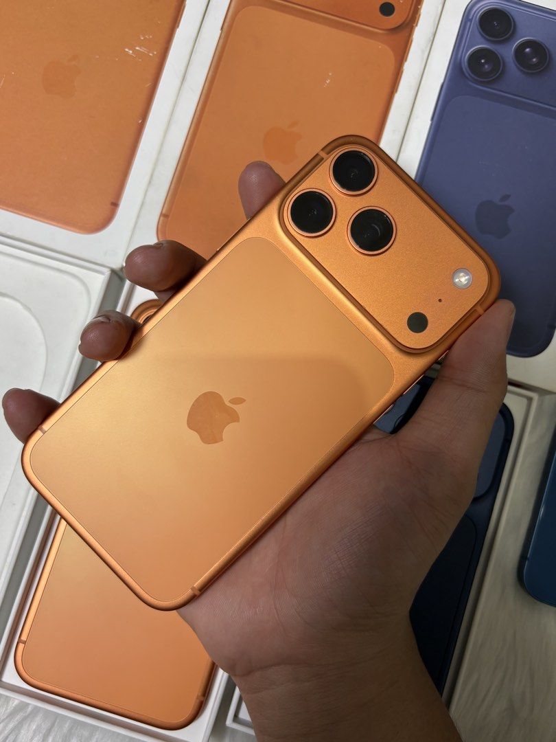 IPHONE 17 PRO MAX 512GB FOR SALE (Category: iPhone 17 Series) located in Paranaque City. Submitted by cieloryanjay28 (Listing ID 1464113200, Image 1). Description: IPHONE 17 PRO MAX 512GB | Cosmic Orange - Local Variant NTC - Warranty 12/12/26 - No Sim Restriction - 95% Batt Health - 276 cycle count - No history of repair - No replaced part No issue ⚠️ Inclusions: Orig Box, Orig Cord, Case ₱74,000 negotiable Meet up Location: Parañaque | Las Piña