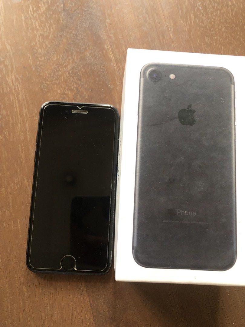 Iphone 7 32g (Category: iPhone SE Series) located in Pasig City. Submitted by vintagely (Listing ID 1464112891, Image 3). Description: Working condition Very smooth screen is smooth Service battery but still fully functional.