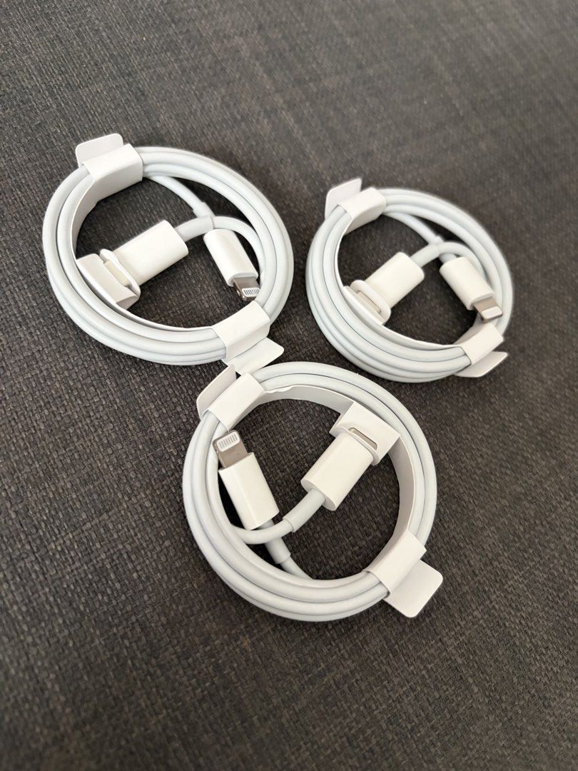 iPhone cable （分類：其他電子周邊配件及產品）位於 Hong Kong。 由 may12yiu 提交（商品編號 1464004095，圖片 1）。簡介： 。