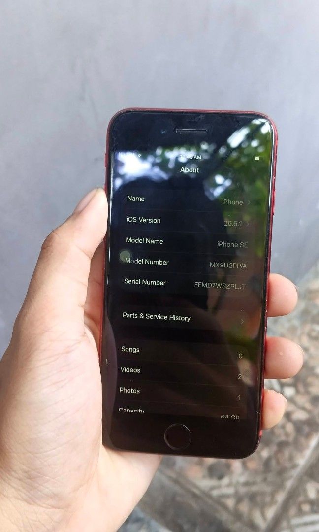 iPhone SE 2020 (Category: iPhone SE Series) located in Manila. Submitted by wear_housemnl (Listing ID 1464053418, Image 3). Description: iPhone SE 2020 - same chip ng iPhone 11 - Liquid Glass - 73% BH (original battery) - Working truetone - Working Touch ID - No iCloud issue - Unli reset and test - 64 GB - Simlocked (smart only) Location: South Caloocan/Malabon.