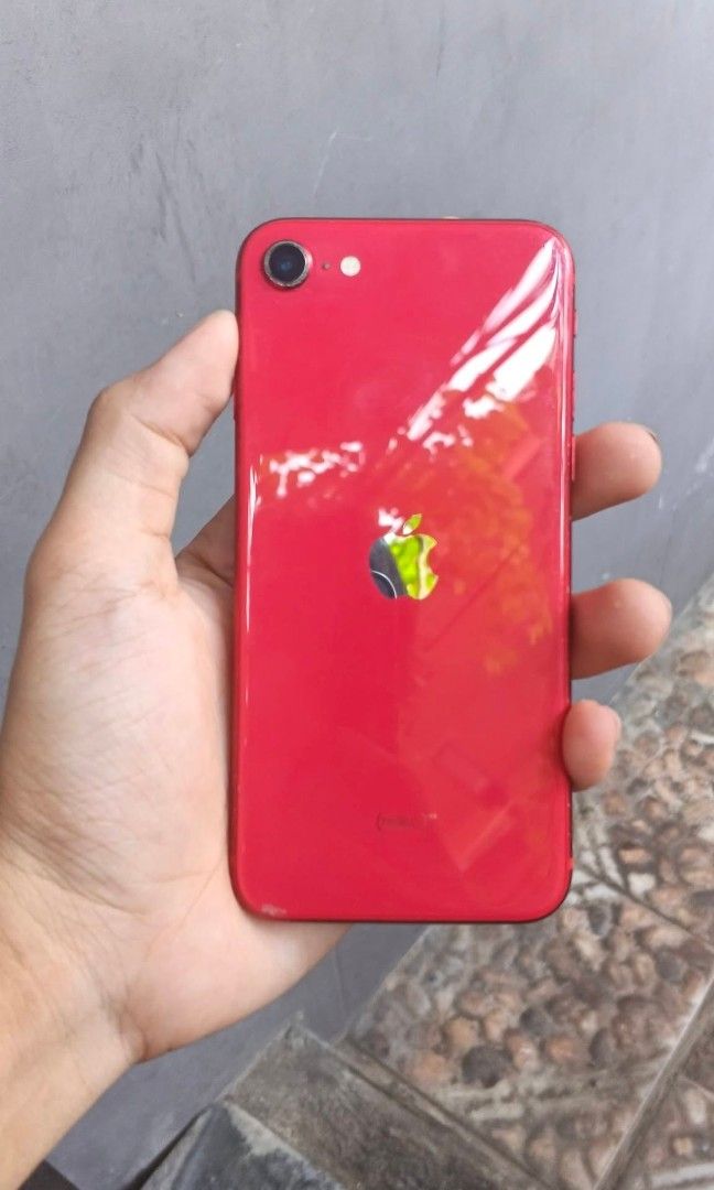 iPhone SE 2020 (Category: iPhone SE Series) located in Manila. Submitted by wear_housemnl (Listing ID 1464053418, Image 2). Description: iPhone SE 2020 - same chip ng iPhone 11 - Liquid Glass - 73% BH (original battery) - Working truetone - Working Touch ID - No iCloud issue - Unli reset and test - 64 GB - Simlocked (smart only) Location: South Caloocan/Malabon.
