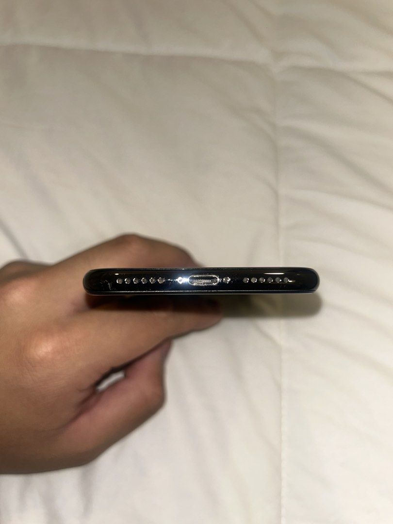 iphone X 256GB (Category: iPhone X Series) located in Manila. Submitted by carlosmiles016 (Listing ID 1464048297, Image 2). Description: This phone was passed down from my Aunt when she left to go abroad. She bought this unit back in early 2018 in Japan. Im selling this because I already have a phone and need cash right now. All parts are original and have never been serviced. Original screen Original Battery (at 80% health) Working Face ID Worki
