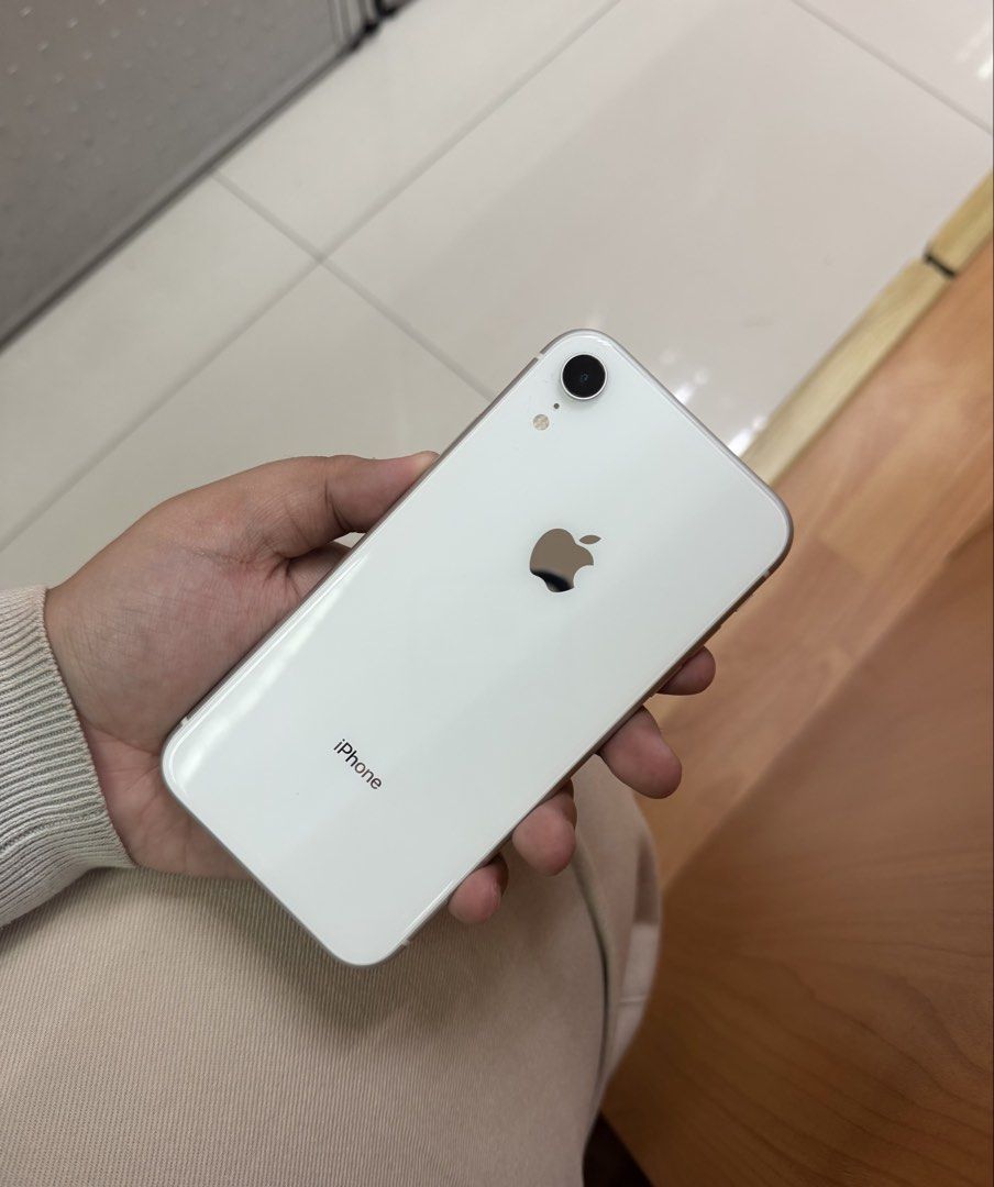 Iphone XR - White (Category: iPhone X Series) located in Mandaluyong City. Submitted by katwinuuh (Listing ID 1463993797, Image 1). Description: SELLING ‼️ iphone xr color: white storage: 64gb price: Php 5800 (slightly negotiable) Issue: small dent Newly replace battery (100%) LCD still original Face ID & Truetone Working. Factory Unlocked. No sim restriction. Both Cams Work Perfectly. Inclusion: Unit with tempered Box Charger Cases Note: this is