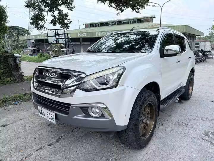 Isuzu Mu-X (Category: Used Cars) located in Maria Aurora. Submitted by missjonahb (Listing ID 1464023309, Image 1). Description: FOR SALE 📌ISUZU MUX BLUE POWER 2019 model acquired Top of the line (Pearl white) Matic Trans 58k mileage only 9 ending plate Fresh in and out Lto verified & registered ✅P825k only neg.