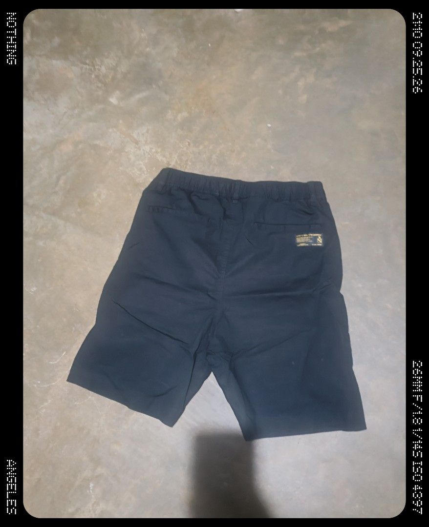 IZZUE X ARMY tech short (Category: Shorts) located in Angeles City. Submitted by decluttering129 (Listing ID 1464136918, Image 3). Description: IZZUE X ARMY tech short size medium upto 32 waist Angeles location jnt delivery gcash mop decluttering.