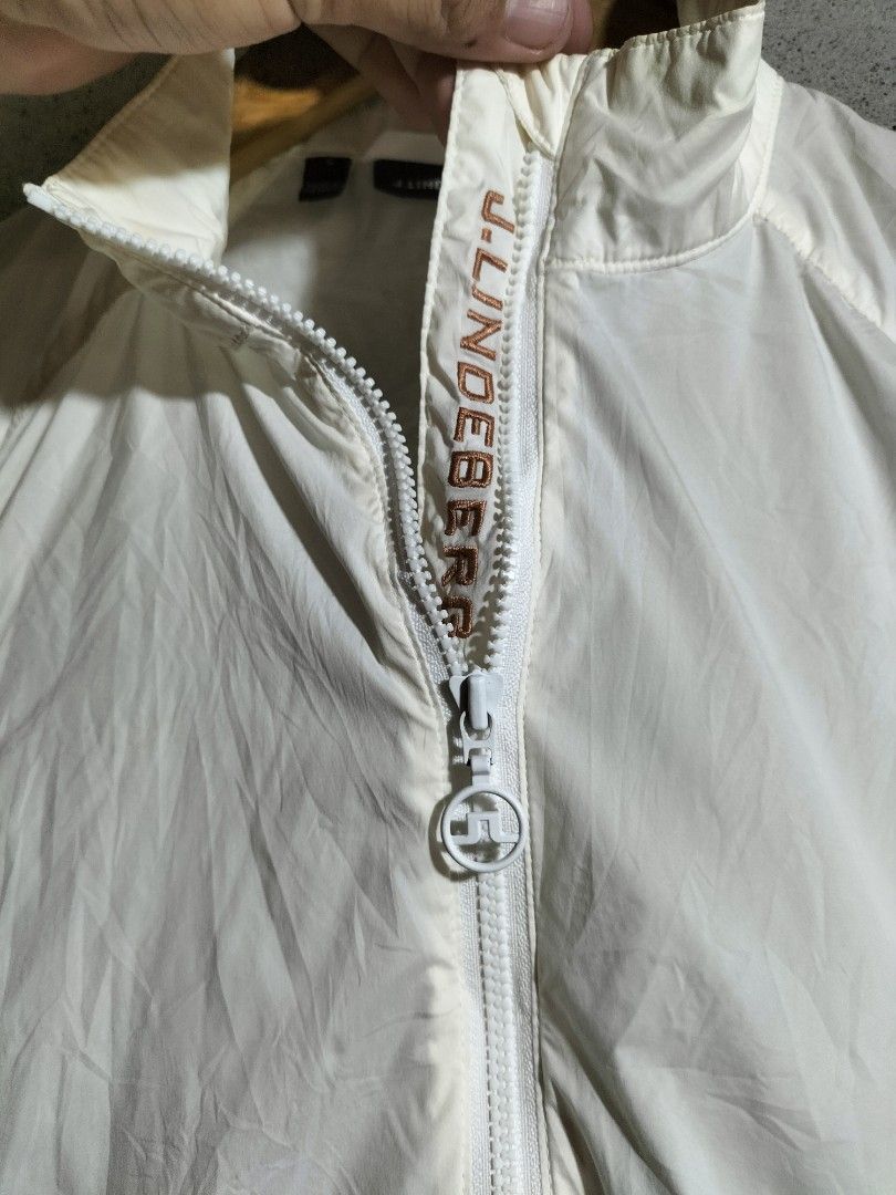 J. Lindeberg White Lightweight Zip-Up Jacket (Category: Coats, Jackets and Outerwear) located in Valencia. Submitted by cabisaythriftshop (Listing ID 1463985133, Image 3). Description: - Lightweight J. Lindeberg jacket - Classic white color - Full zip-up front closure - Features branding on sleeve and zipper pull - Ideal for layering or as light protection - Compact and easy to pack for travel J. lindeberg (Womens) Packable Jacket Small 23L*18W E