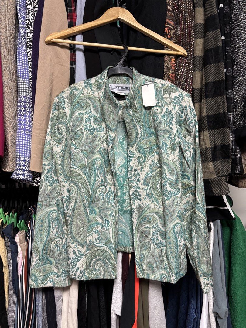 Jessica Howard (Category: Coats, Jackets and Outerwear) located in Pila. Submitted by isabelasthriftclothes (Listing ID 1464071163, Image 1). Description: .