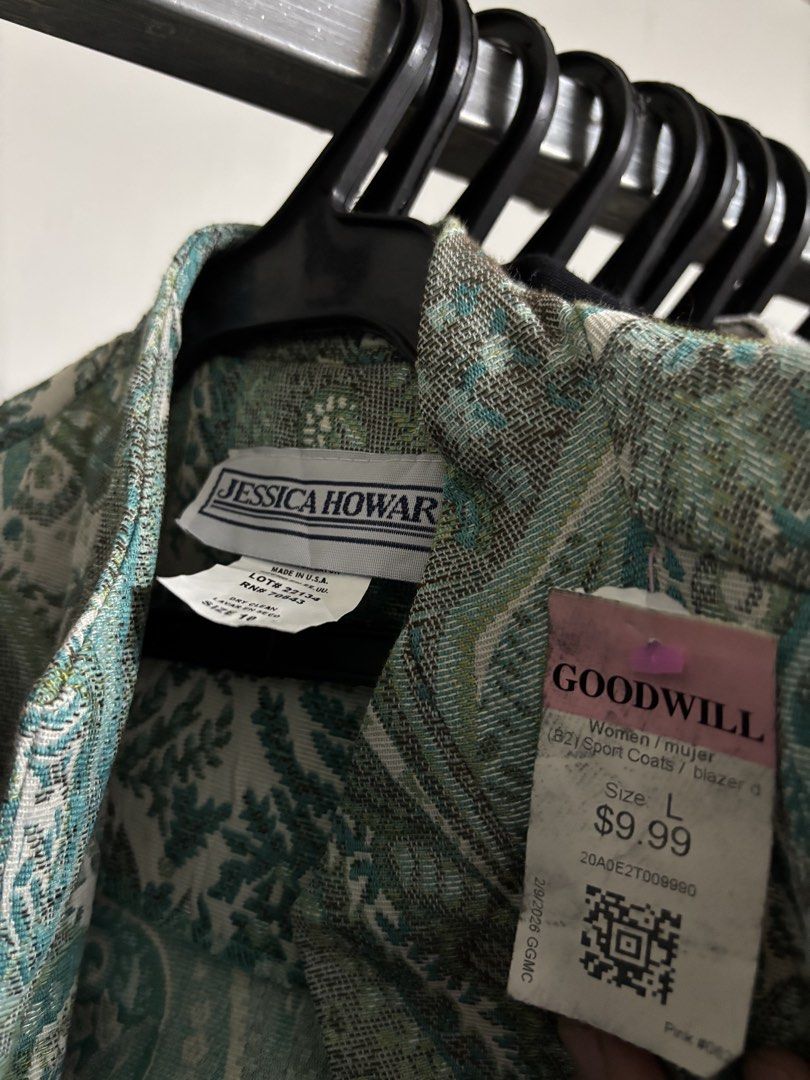 Jessica Howard (Category: Coats, Jackets and Outerwear) located in Pila. Submitted by isabelasthriftclothes (Listing ID 1464071163, Image 2). Description: .