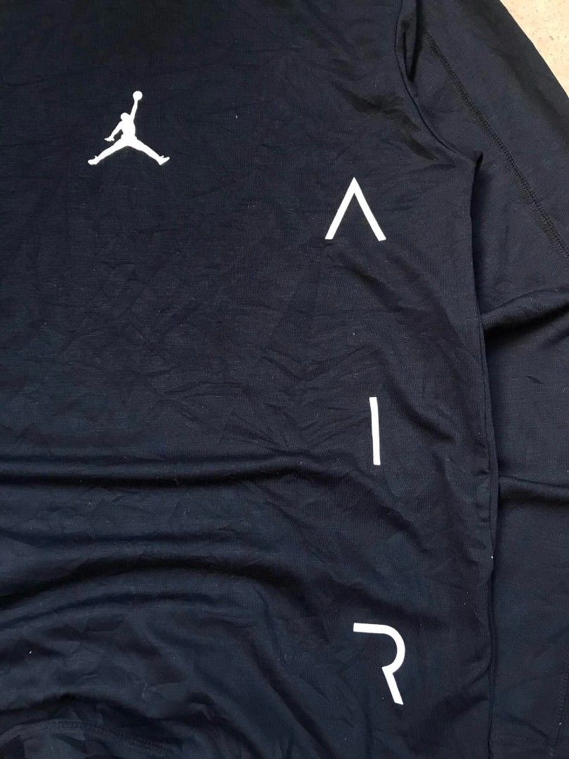 JORDAN AIR SWEAT SHIRT (Category: Tshirts & Polo Shirts ) located in Manila. Submitted by aize2thrft (Listing ID 1464028413, Image 2). Description: JORDAN AIR SWEATSHIRT LIKE NEW CONDITION SIZE XS ONTAGS NO ISSUE 26/23.