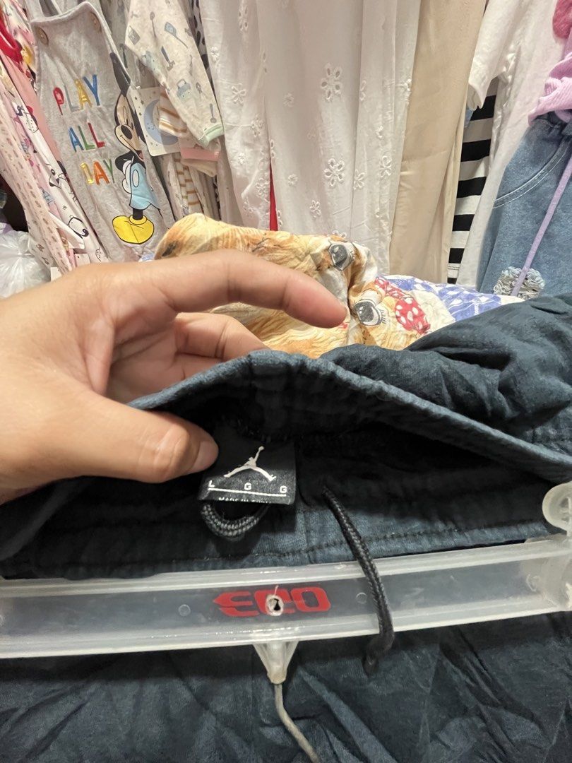 Jordan Black Athletic Shorts (Category: Shorts) located in Quezon City. Submitted by casabalerica (Listing ID 1463943430, Image 2). Description: - Black Jordan shorts - Elastic waistband with drawstring - Jordan logo on left leg - Ideal for sports or casual wear - Comfortable fit.