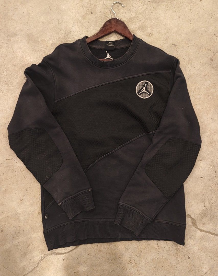 Jordan Crewneck Sweatshirt Black (Category: Coats, Jackets and Outerwear) located in Bacoor. Submitted by davealvare39194 (Listing ID 1464070721, Image 1). Description: - Classic black Jordan crewneck sweatshirt - Unique diagonal panel design with textured fabric - Prominent Jordan logo on the chest - Smaller Jordan logo detail near the hem - Comfortable ribbed cuffs and hem - Ideal for casual and everyday wear.