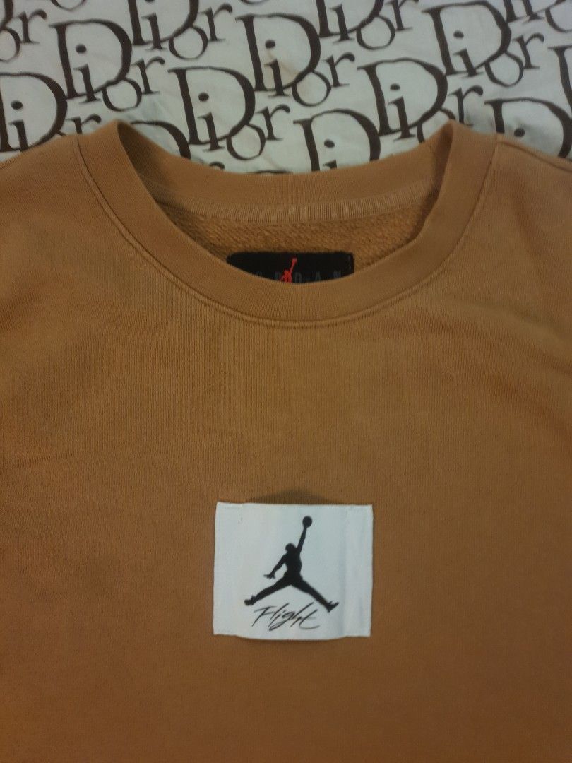 Jordan Mid/Center logo brown sweater (Category: Coats, Jackets and Outerwear) located in San Fernando. Submitted by retro.district. (Listing ID 1464119256, Image 2). Description: - Jordan center logo brown sweater - Size: Large - Condition: Good - no issue - Color Rate: 9.5/10.