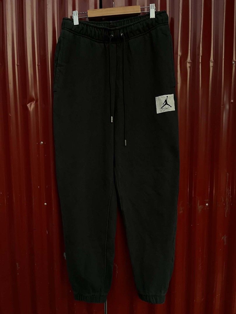 Jordan Patch Pants (Category: Joggers) located in Taguig. Submitted by bimbyanche19839 (Listing ID 1464021930, Image 1). Description: Jordan Patch Pants Size 32-34 Length 39 Color rate 9.5/10 Good Condition Complete tags No flaws 🏷️ 450php plus ship.