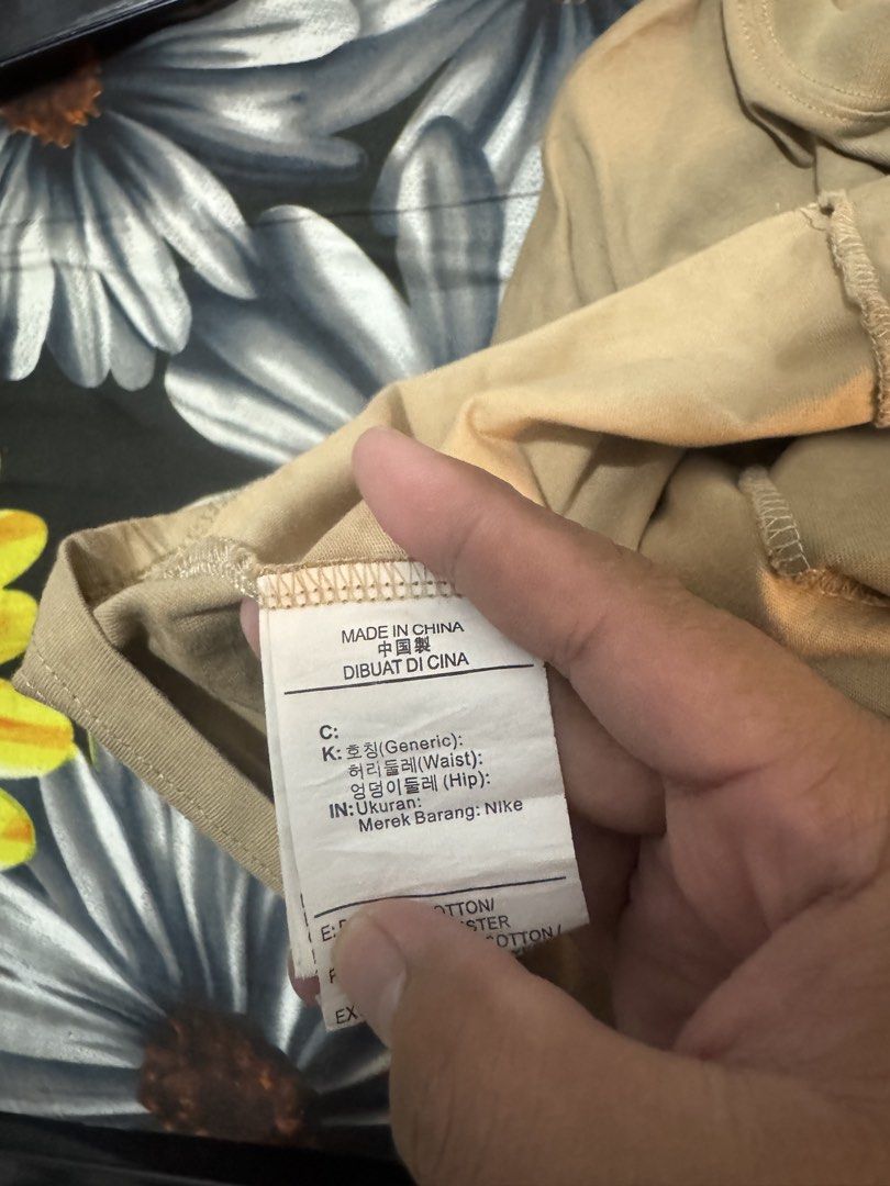 Jordan t shirt (Category: Tshirts & Polo Shirts ) located in Manila. Submitted by congratszzzzzzzz (Listing ID 1463295147, Image 3). Description: Good Condition pa po di na nagagamit. Nagbabawas na po ng damit madami na masyado. Size large to XL Walang akong panukat kaya wag na magtanong po kung anong dimension. 450 + shipping fee lalamove o jnt .
